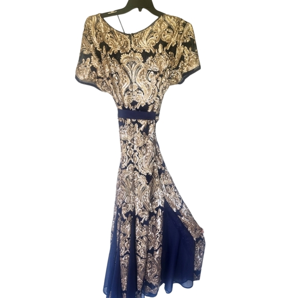 Women's Beautiful Formal Sequin Dress - Picture 4 of 6